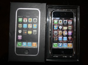 Caja original y iPhone con pantalla impecable.
